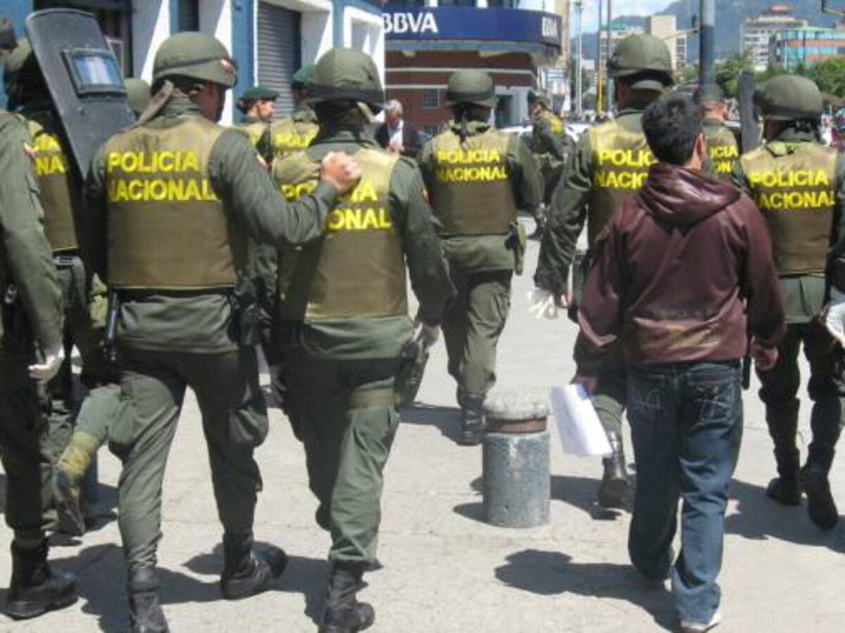 A la cárcel, 14 policías por nexos con microtráfico en el centro de Bogotá