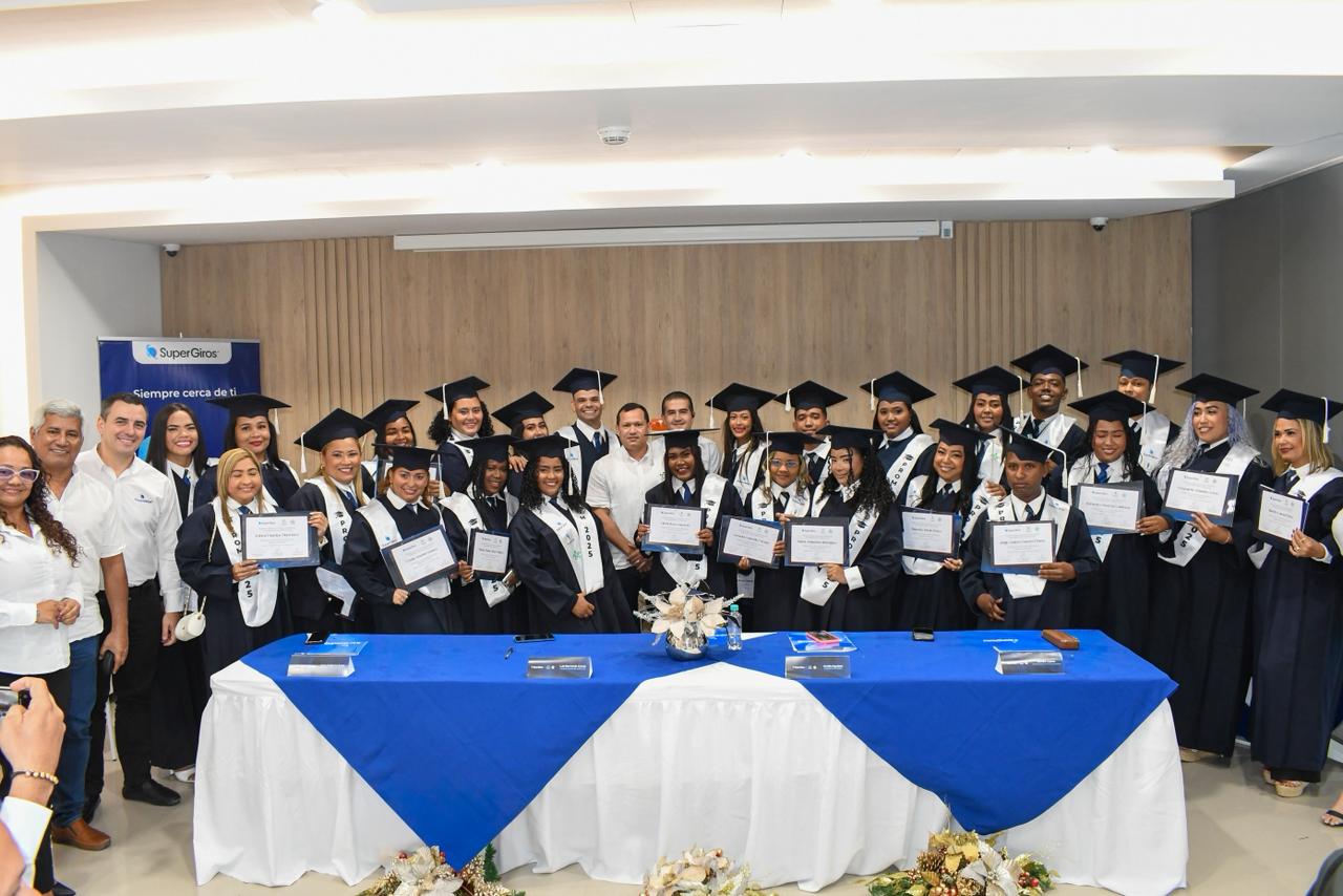 Fuerza de Ventas de SuperGiros se gradúa del SENA
