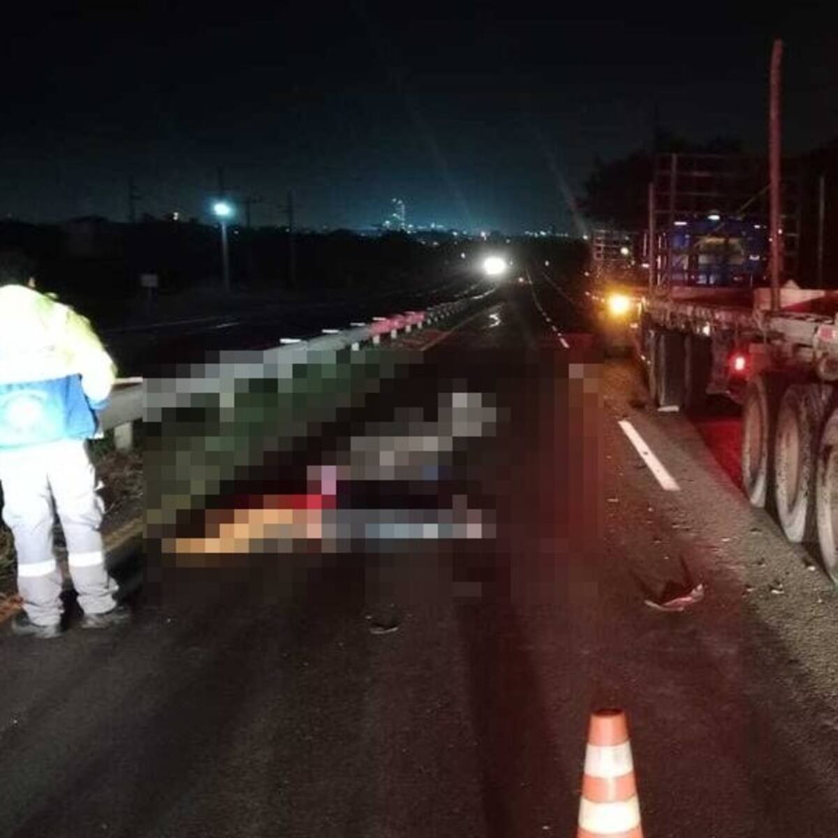 Motoclista murió tras chocar contra la parte trasera de un tractocamión en la variante