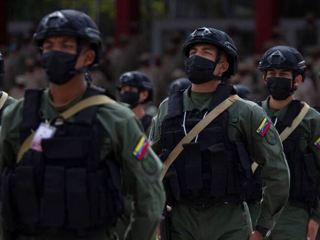 Militares venezolanos llevan a cabo maniobras. Foto. Getty