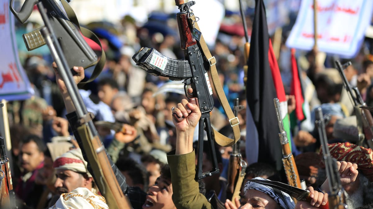 Los rebeldes hutíes de Yemen entran en la guerra de Oriente Medio atacando Israel con misiles