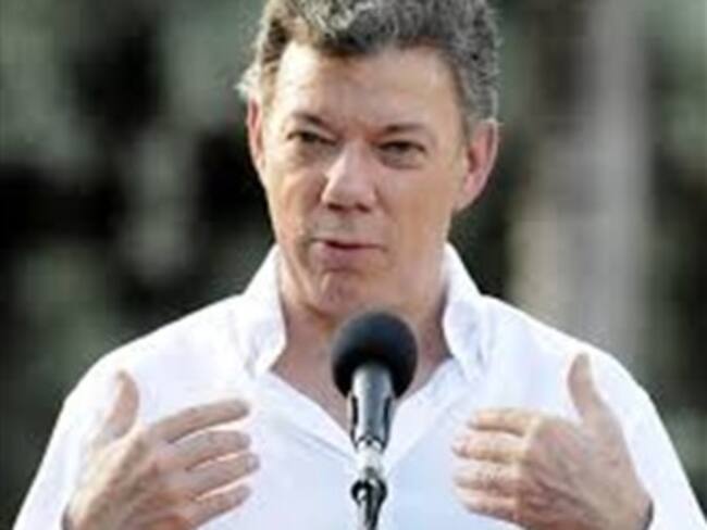 Santos afirma que mostrar sus resultados no es intervenir en política