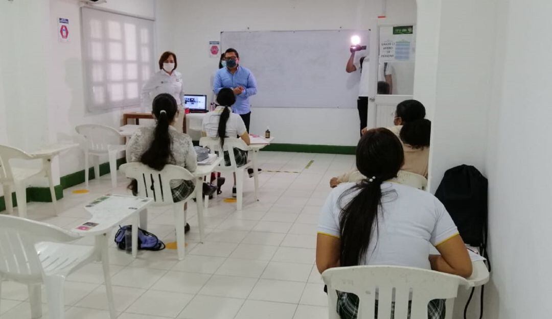 La Secretaria de Educación visitó varios colegios