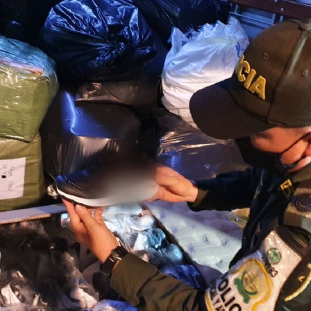 Cayó en Cali cargamento de calzado chino para navidad