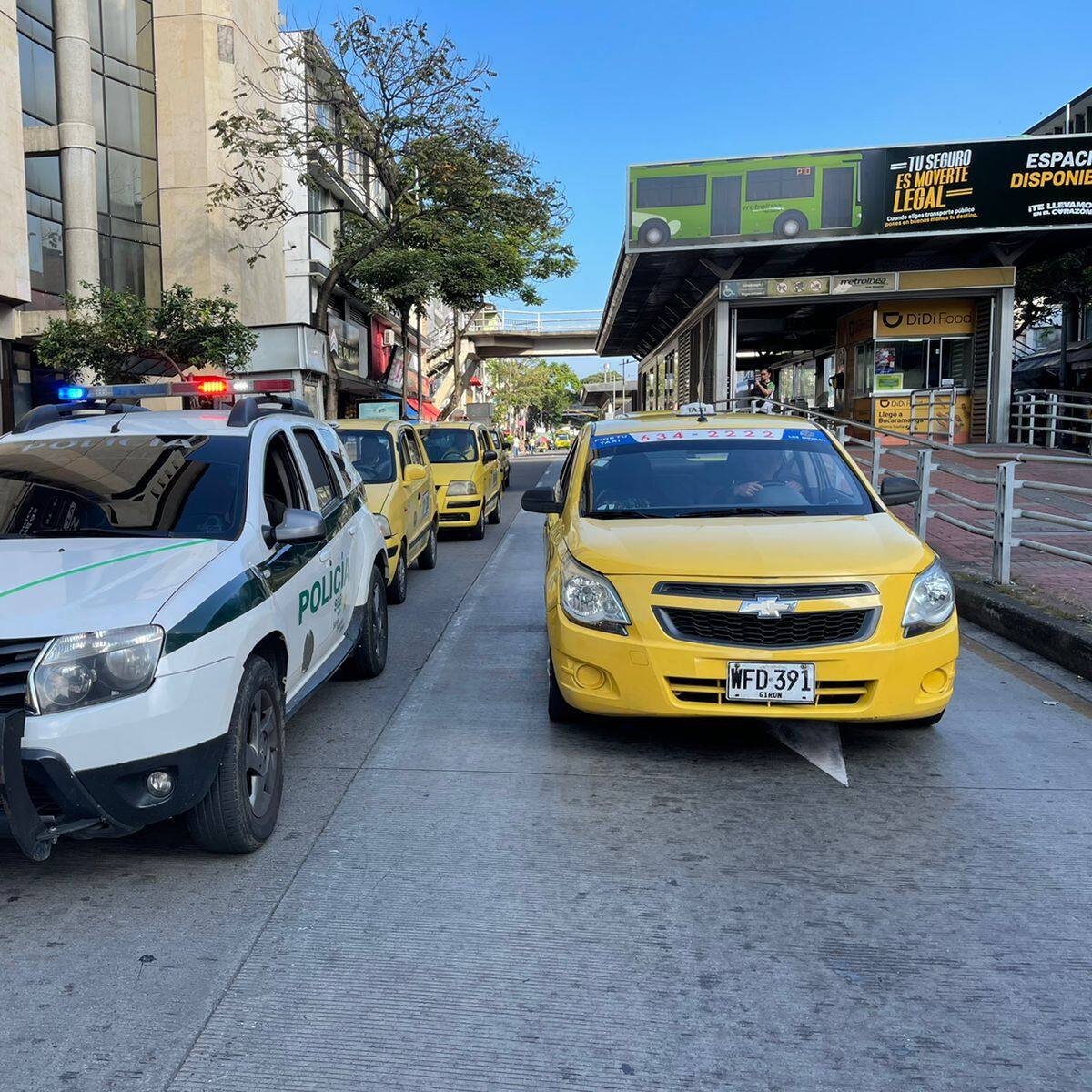 Ya hay paso de buses y taxis por la carrera 15
