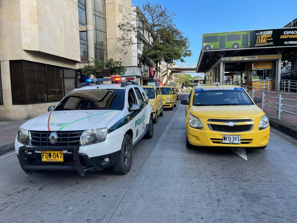 Ya hay paso de buses y taxis por la carrera 15