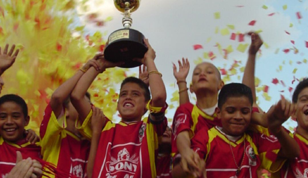 James Rodríguez en el Pony Futbol representando al Deportes Tolima.