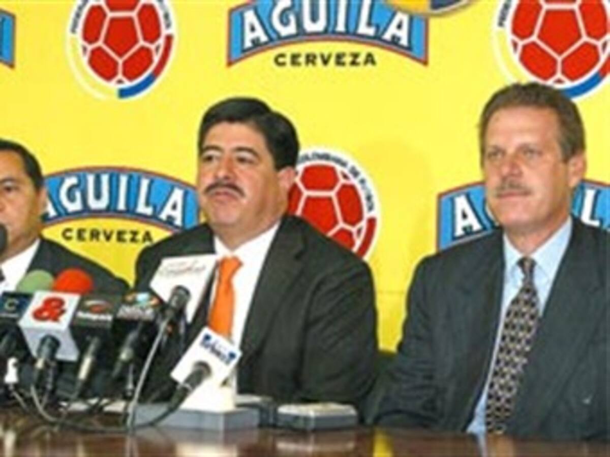 Luis Bedoya niega compromiso para mantener al Pereira en primera división