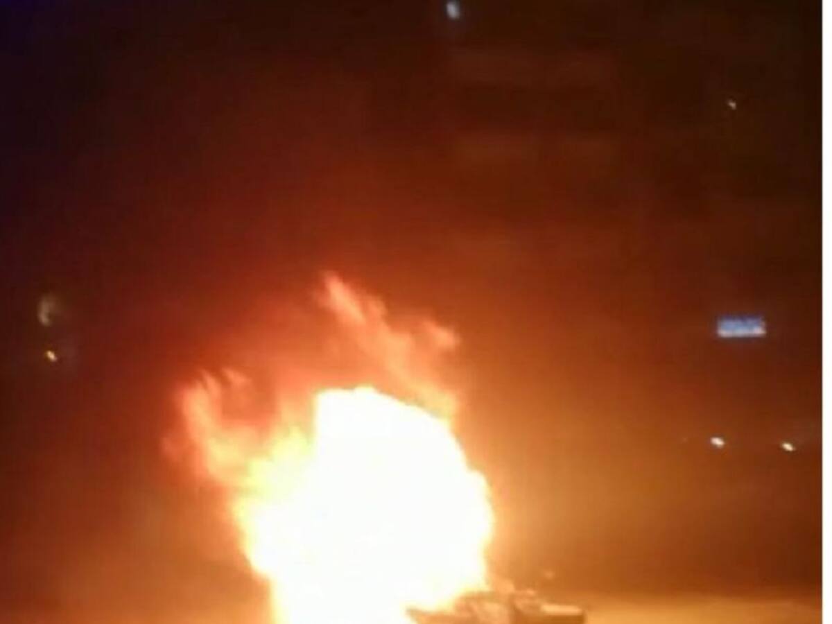 Con una bomba molotov incendiaron motocicleta de la policía en Manizales