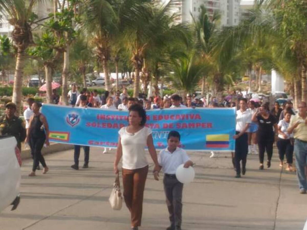 Con marcha, despiden a niña asesinada por sicarios en Cartagena