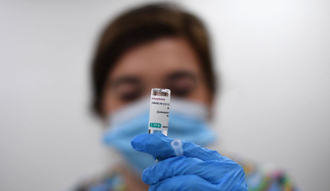 Aplicación de la dosis de AstraZeneca 