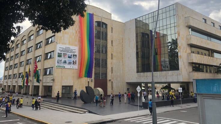 Izarán bandera LGBTI y Trans en la Alcaldía de Bucaramanga