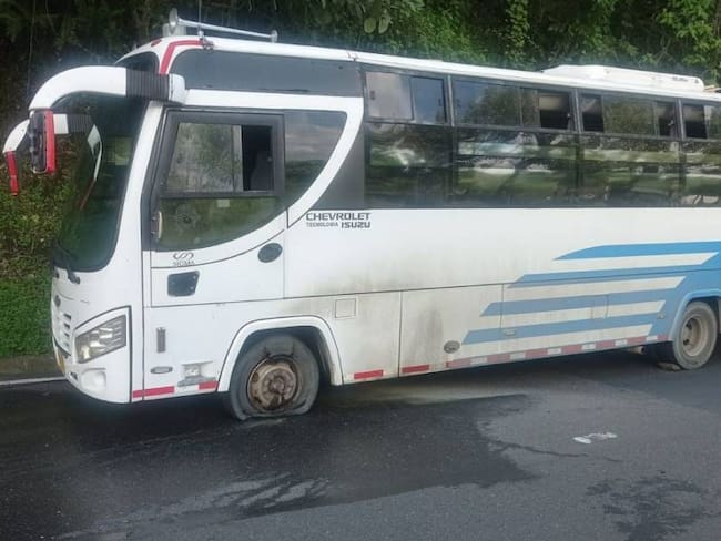 Incendio de un bus, no dejó heridos. Crédito: Cuerpo Oficial de Bomberos de Manizales.