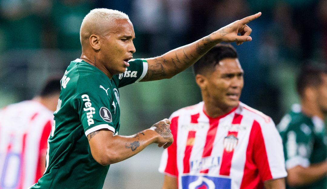 El último partido de Junior con un brasileño fue ante Palmeiras en 2019. Al fondo se puede observar a 'Teo' Gutiérrez.