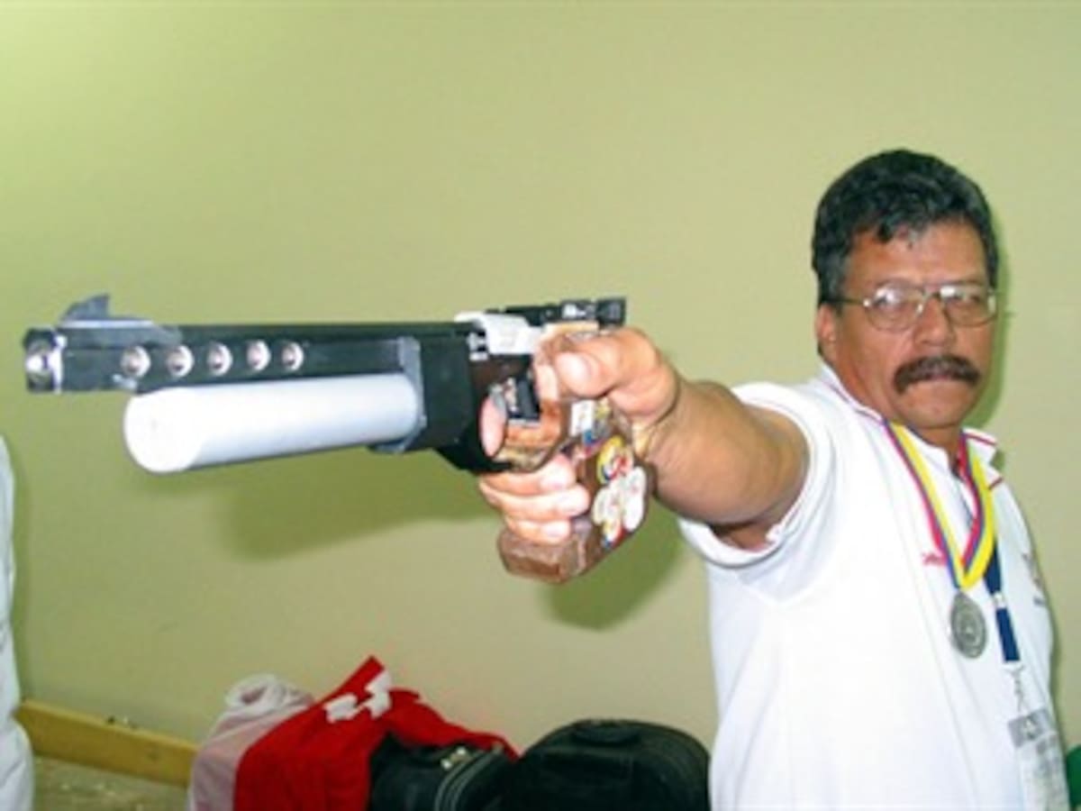 Detienen por porte ilegal de armas a hijo de excampeón colombiano de tiro
