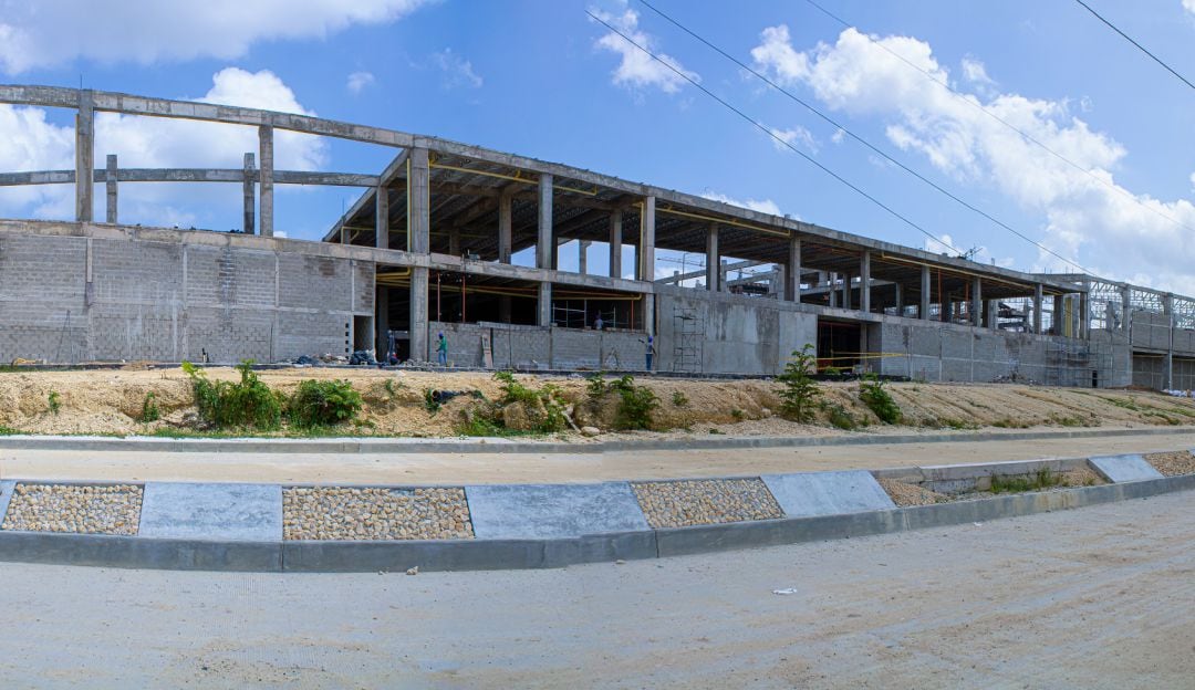 La obra tiene un avance del 81%. Con 28.000 m2 de GLA, 64.300 m2 de área total será el tercer centro comercial de mayor tamaño de Cartagena