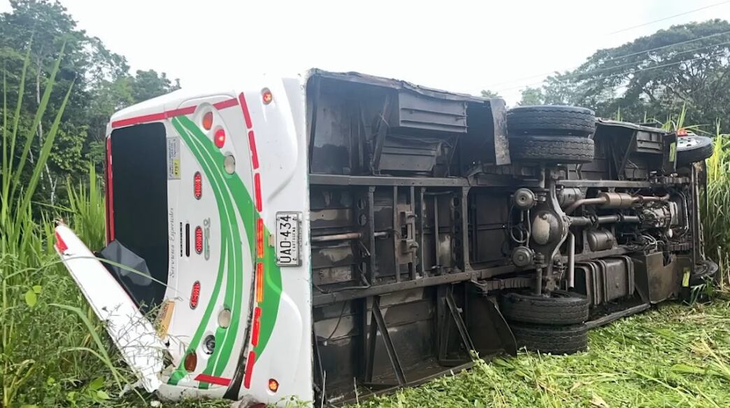 Bus accidentado en Apartadó con menoers de edad- foto cortesía