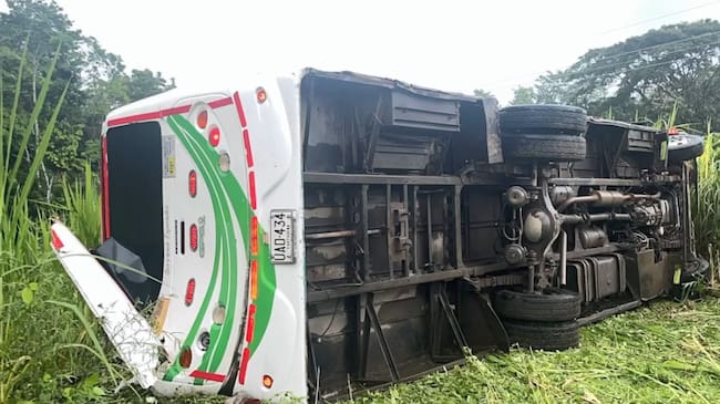Bus accidentado en Apartadó con menoers de edad- foto cortesía