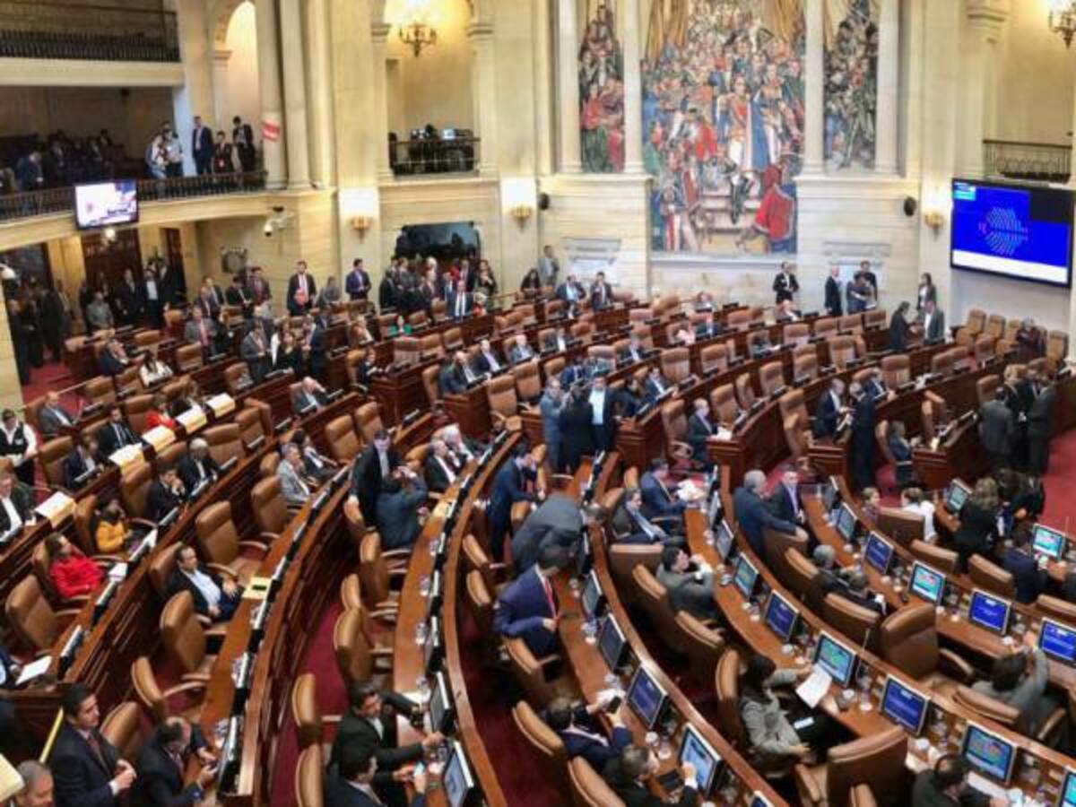 ¿Por qué la Fiscalía pide que se investigue a un grupo de congresistas?