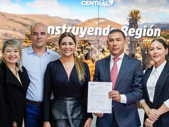 Autoridades de la Región Central acompañaron la posesión de Luis Fernando Sanabria Martínez como nuevo gerente de la RAP-E para el periodo 2026–2029. Foto/ Prensa RAP-E