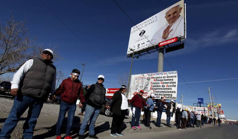 Un grupo de voluntarios para la visita del Papa en Ciudad Juárez.