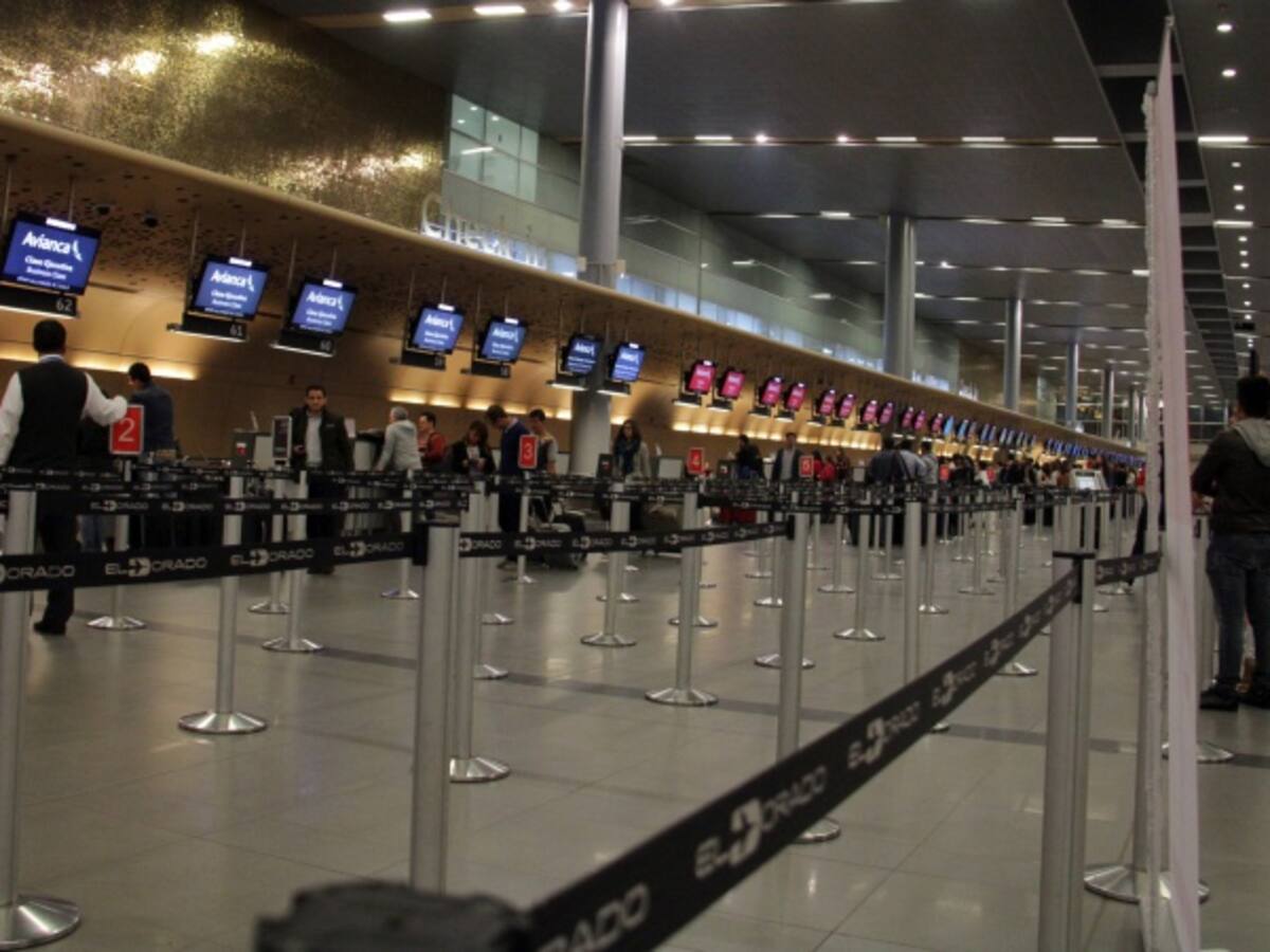 Condenan a dos exfuncionarios de Migración Colombia por tráfico de migrantes