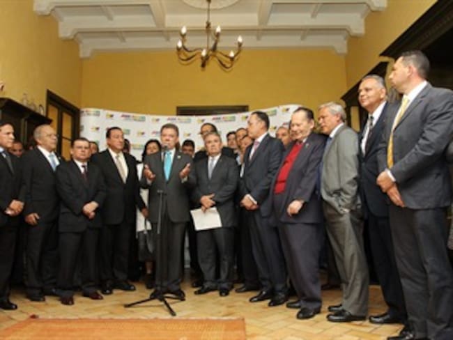 Grupo de conservadores anuncia apoyo a la reelección de Juan Manuel Santos