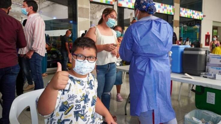 Vuelve vacunación contra la COVID-19 a colegios de Bucaramanga