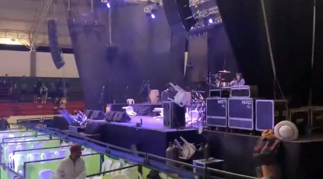 Con el público lanzando sillas al escenario terminó en el concierto 'Ranchenato’ en Duitama / Cortesía.