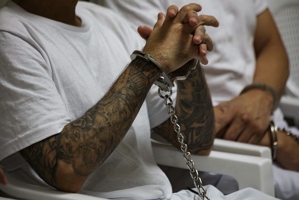 Presos en El Salvador. Foto: Alex Pena / Anadolu via Getty Images