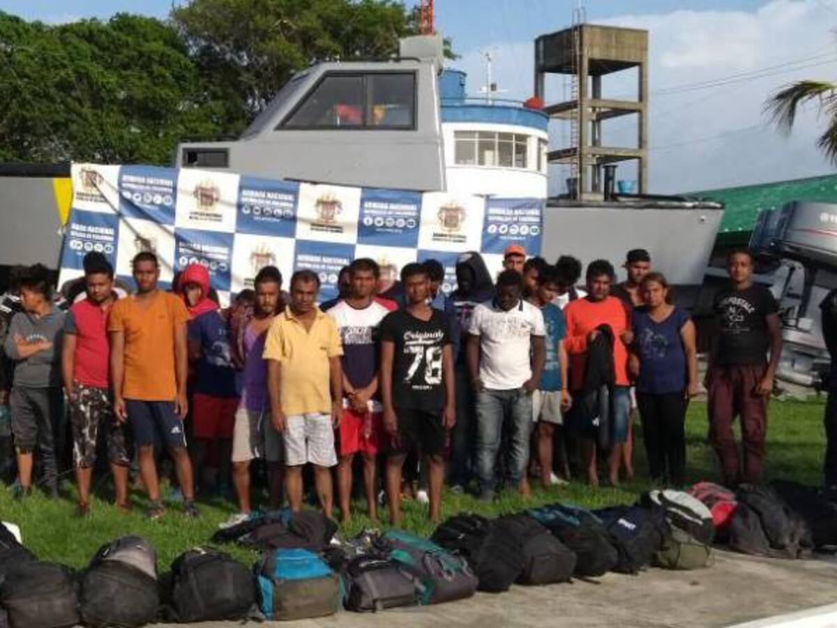 Coyotes roban y abandonan a cuarenta extranjeros en Urabá