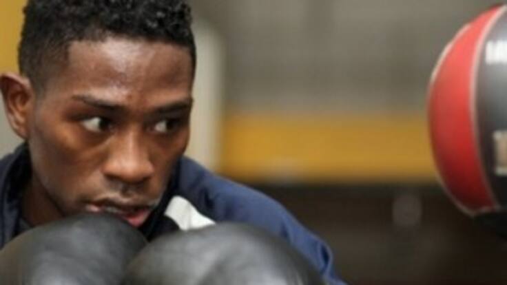 El boxeador colombiano, Jonathan Romero, va por el título mundial vacante de peso supergal