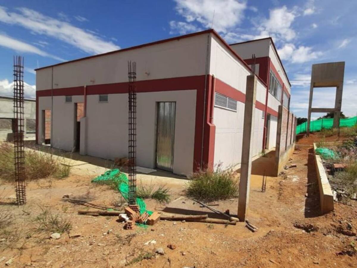 Megacolegio en Los Santos quedó en elefante blanco