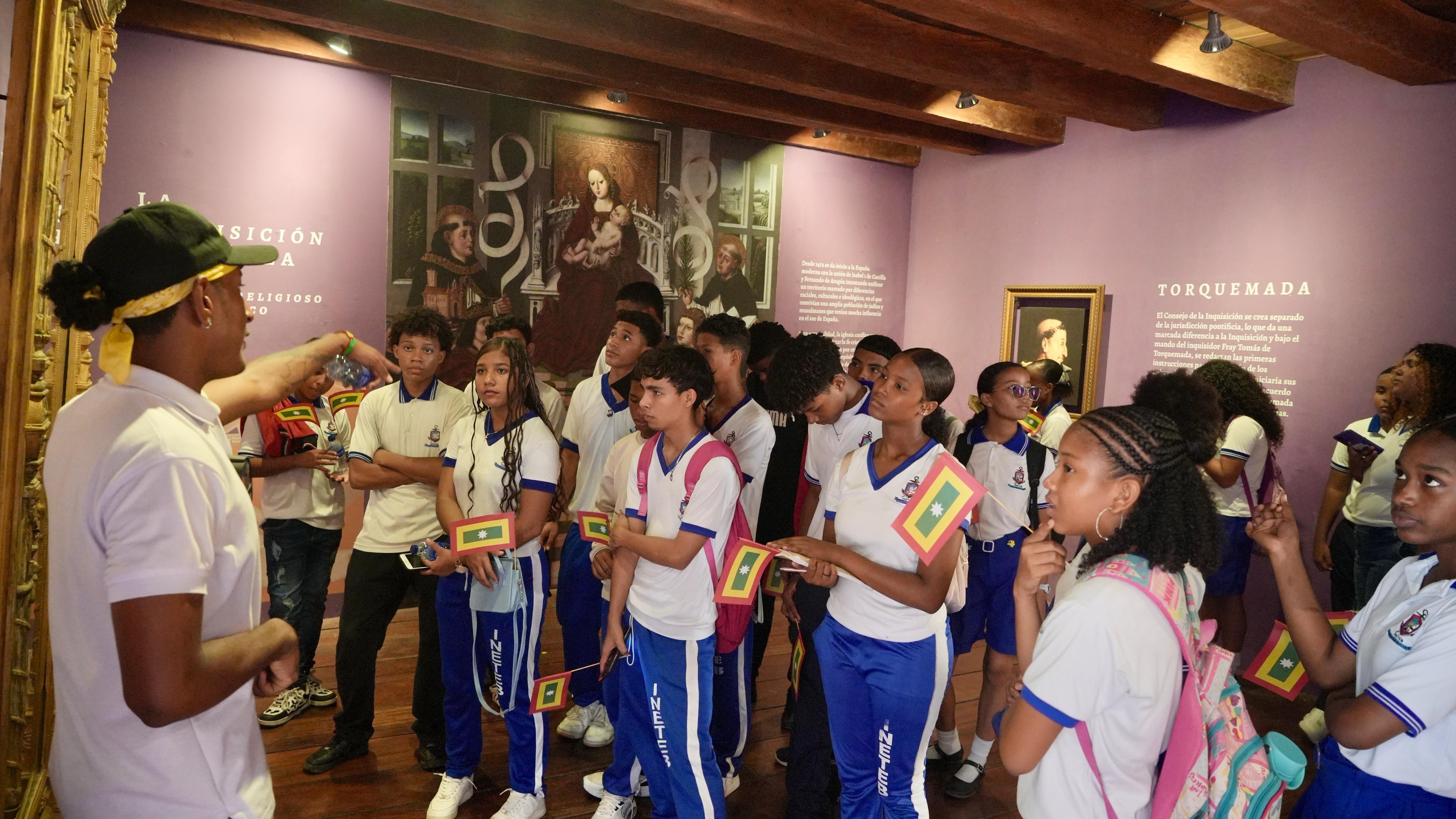 30 estudiantes de la Institución Educativa de La Boquilla capacitados con Colegios Amigos del Turismo
