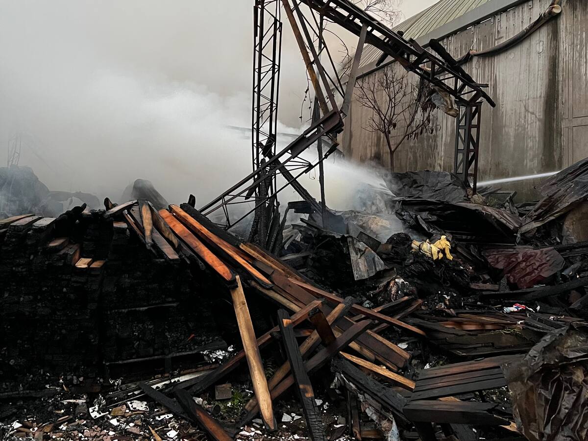 Fuerte incendio consumió dos empresas en Envigado