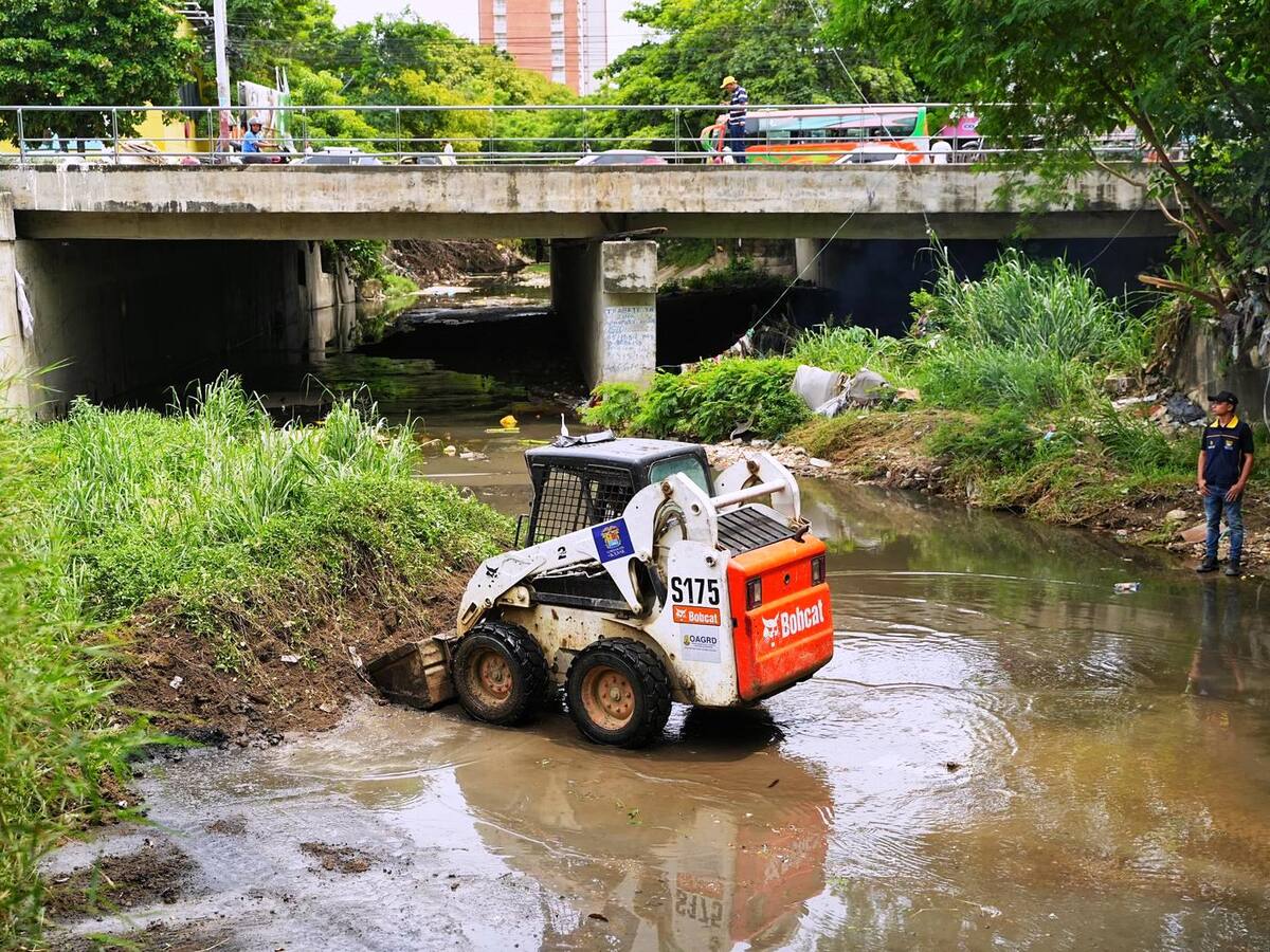 200 metros cúbicos de sedimento fueron extraídos del canal Ricaurte