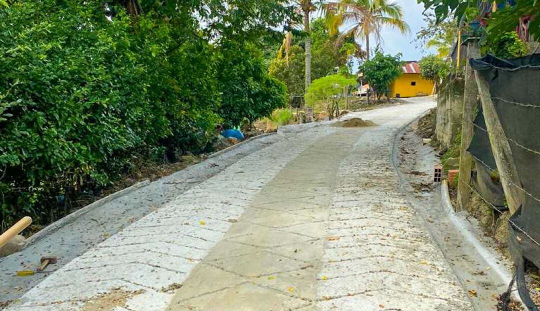 Construcción de placa huella en Ibagué