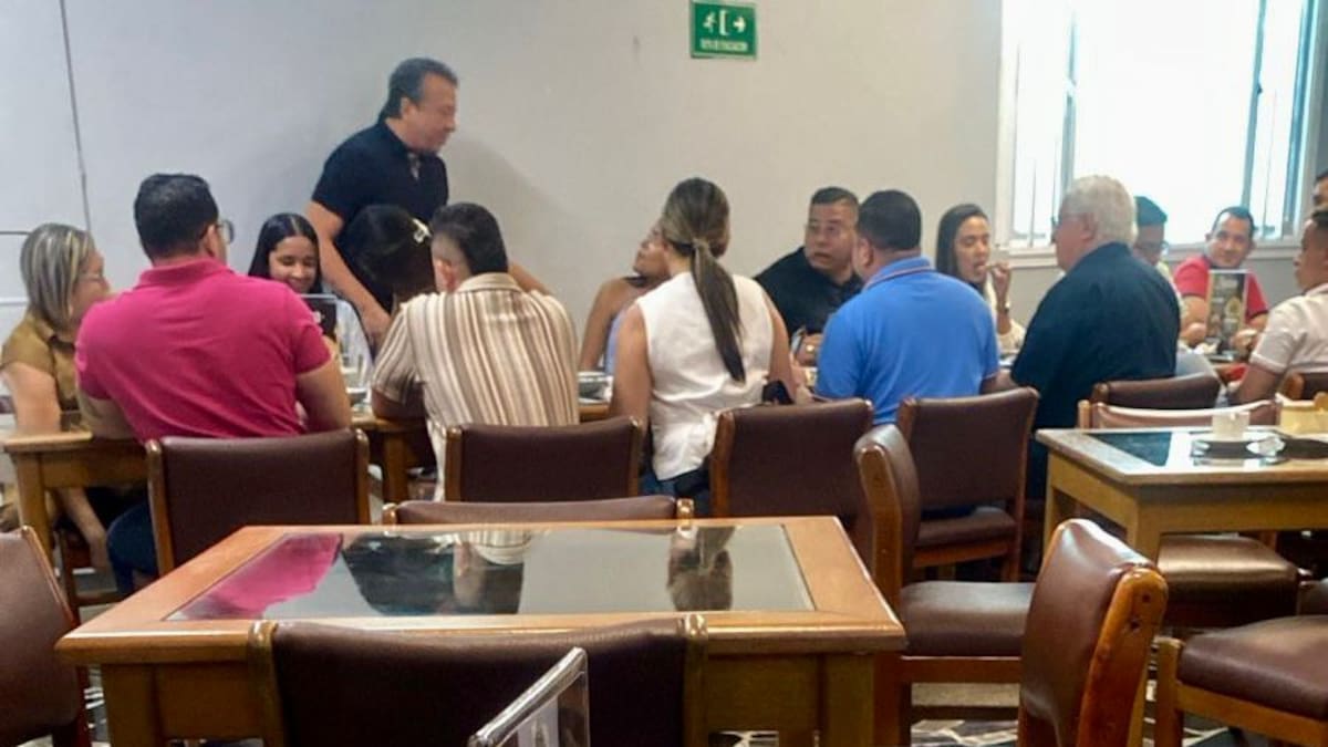 Reapareció el condenado exsenador Eduardo Pulgar reunido con concejales de Soledad