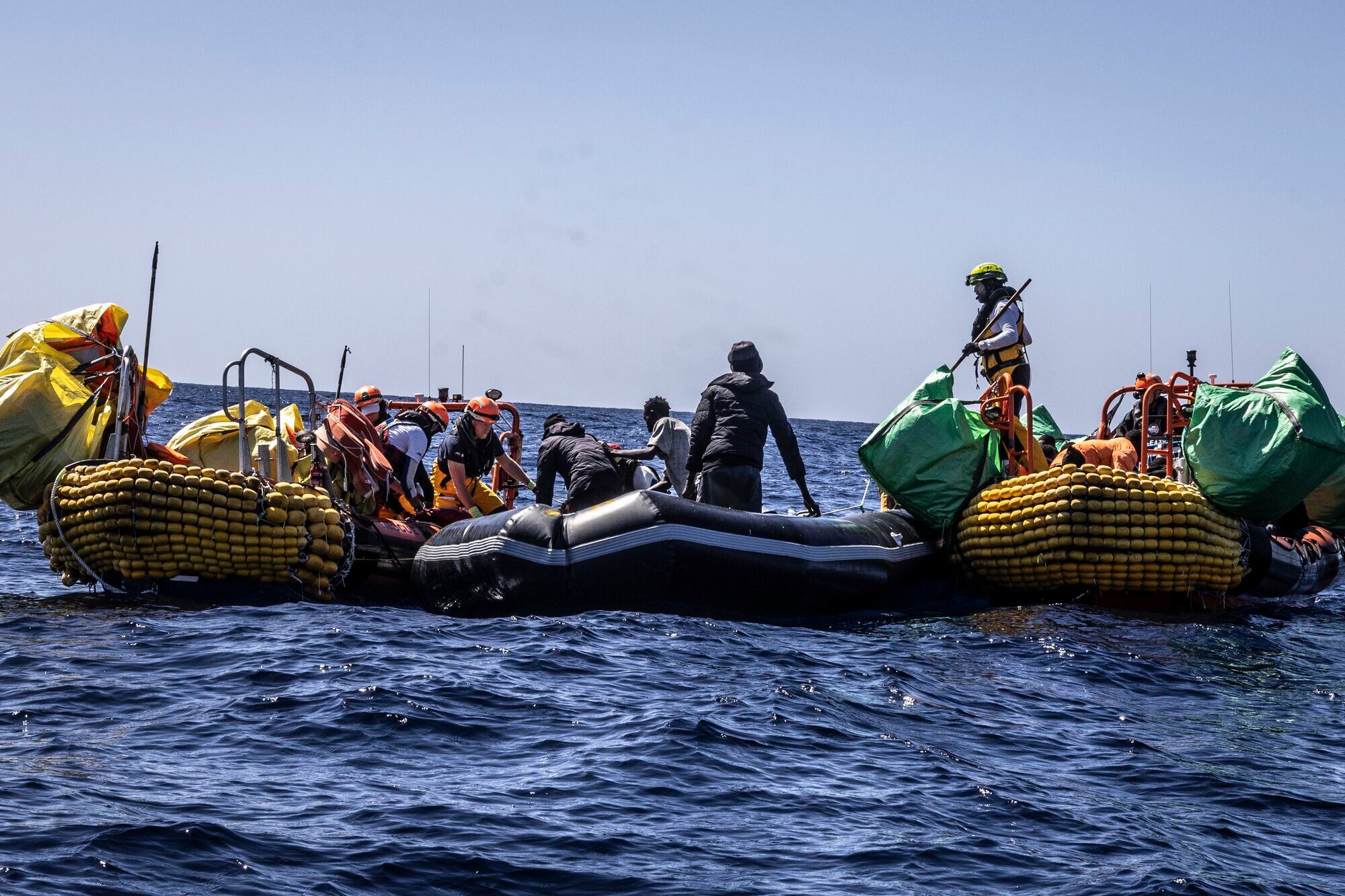 ROMA, 14/03/2024.-Al menos 60 personas, entre ellas varias mujeres y un niño, han muerto en un naufragio ocurrido en el Mediterráneo central, según han relatado los supervivientes rescatados en las últimas horas por el Ocean Viking, la nave humanitaria de SOS Mediterranée, reveló este jueves la ONG. El Ocean Viking rescató este miércoles a 25 supervivientes, dos de las cuales fueron evacuados de urgencia a Sicilia (sur de Italia) debido a su "estado crítico", explicó la organización en sus redes sociales.EFE/ Sos Mediterranée