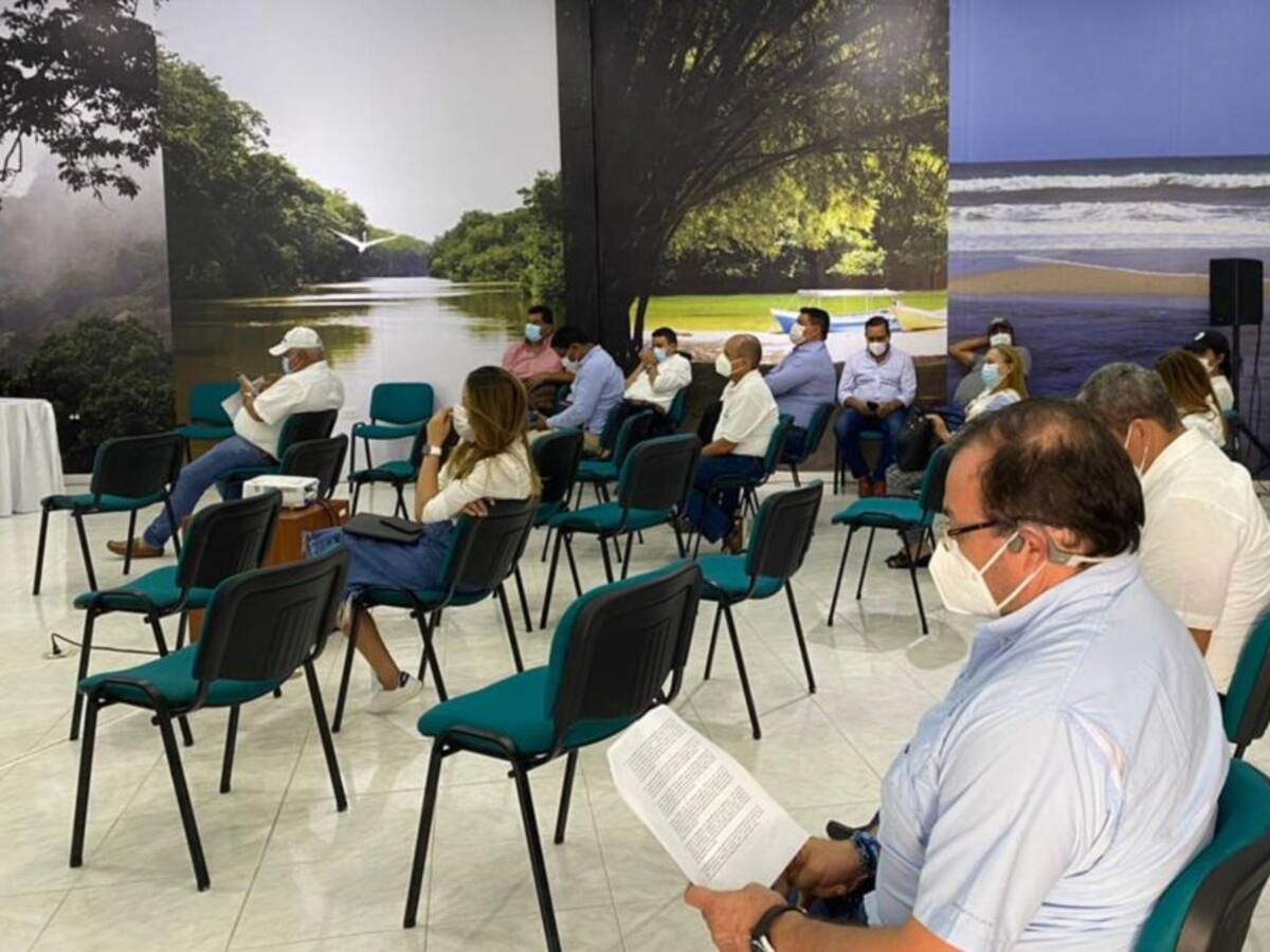 Alcaldes piden firmar acuerdos del Consejo Directivo de Corpamag