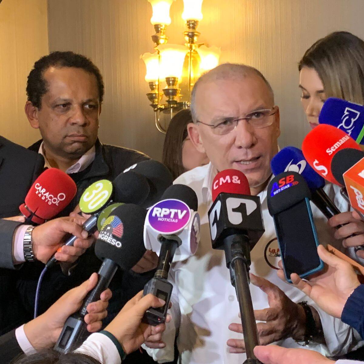 Ningún congresista debería enorgullecerse de fumar marihuana todos los días: Roy