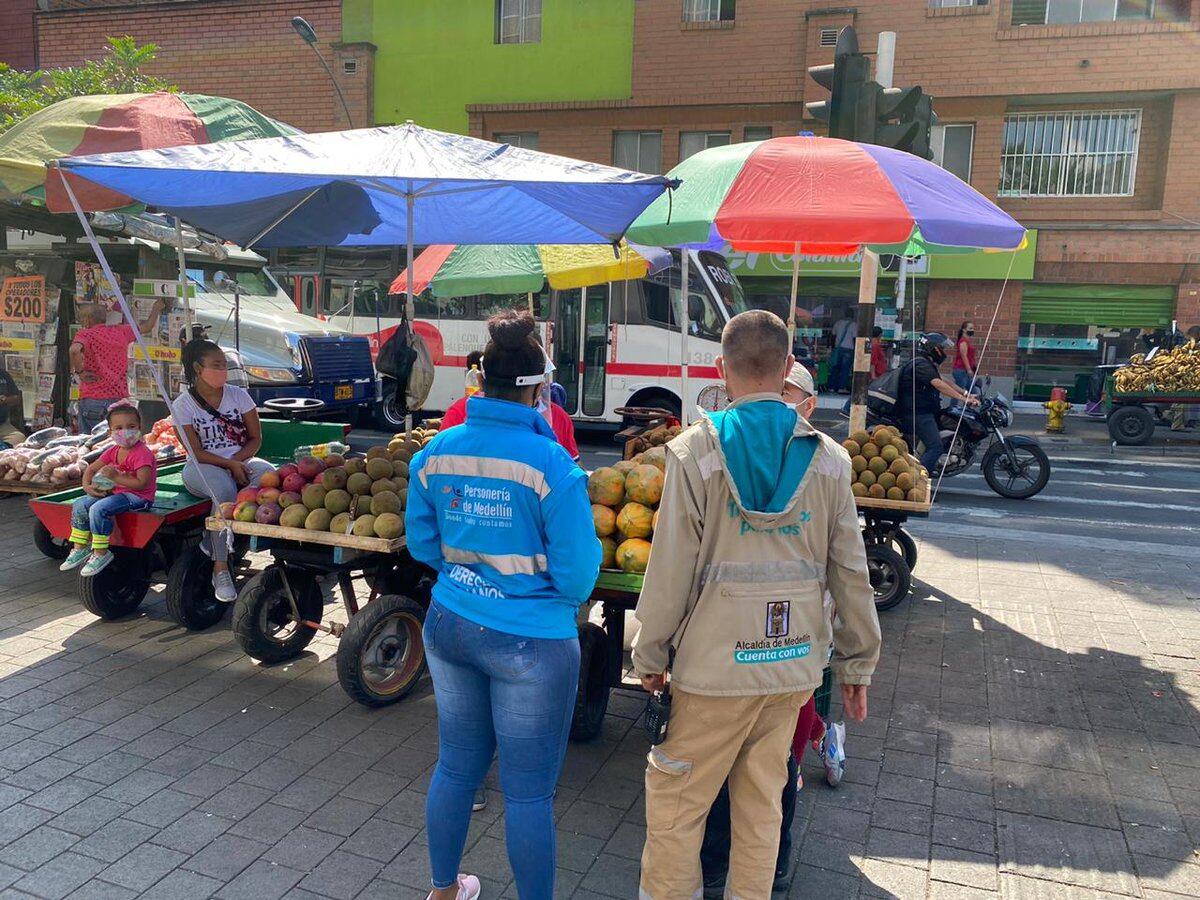 Vendedores ambulantes en Medellín. Foto: Personería.