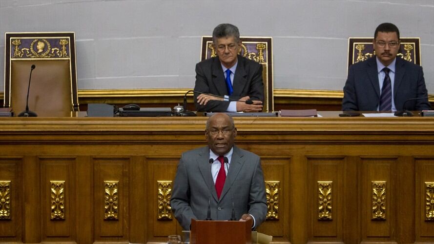 El vicepresidente de Venezuela, Aristóbulo Istúriz (c-abajo). Foto: Agencia EFE