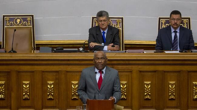 El vicepresidente de Venezuela, Aristóbulo Istúriz (c-abajo). Foto: Agencia EFE