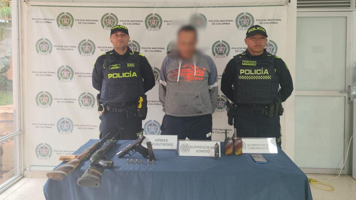 Capturan a alias “Gomelo”, presunto responsable de homicidio y porte ilegal de armas. Foto: Policía Nacional.