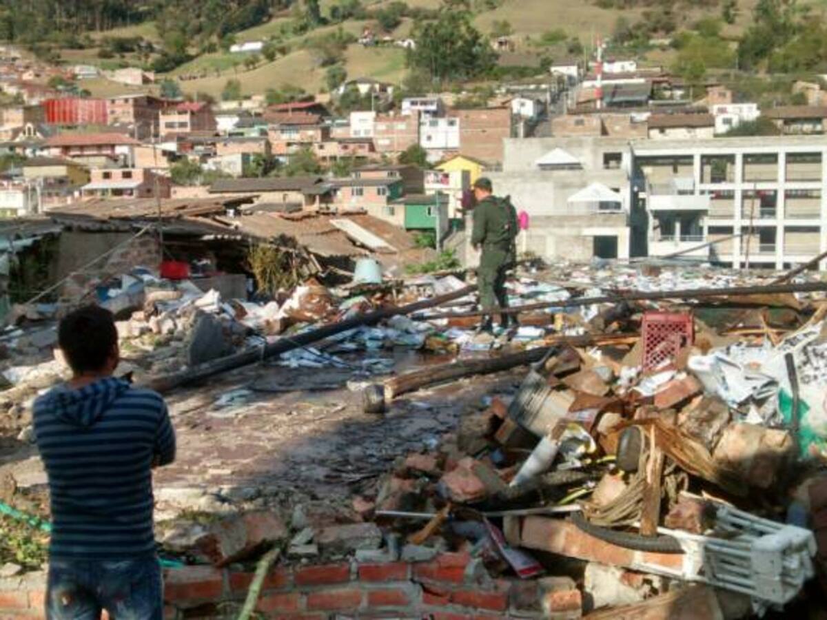 Dos niñas y un adulto heridos de gravedad por explosión de polvorería clandestina en Boyacá