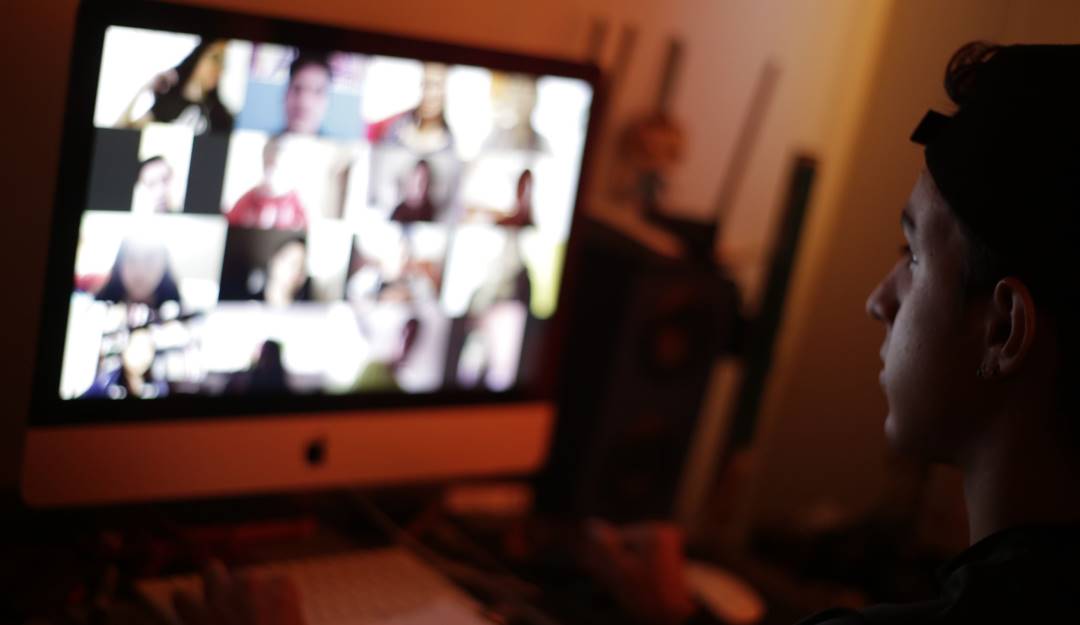 Uso de plataformas informáticas. Foto: Colprensa. 