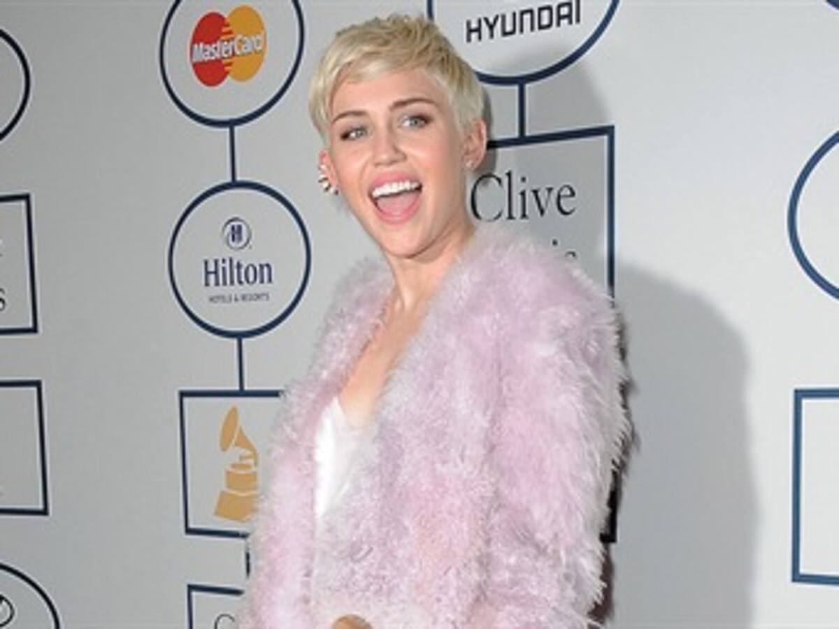 Miley Cyrus sale en defensa de Justin Bieber
