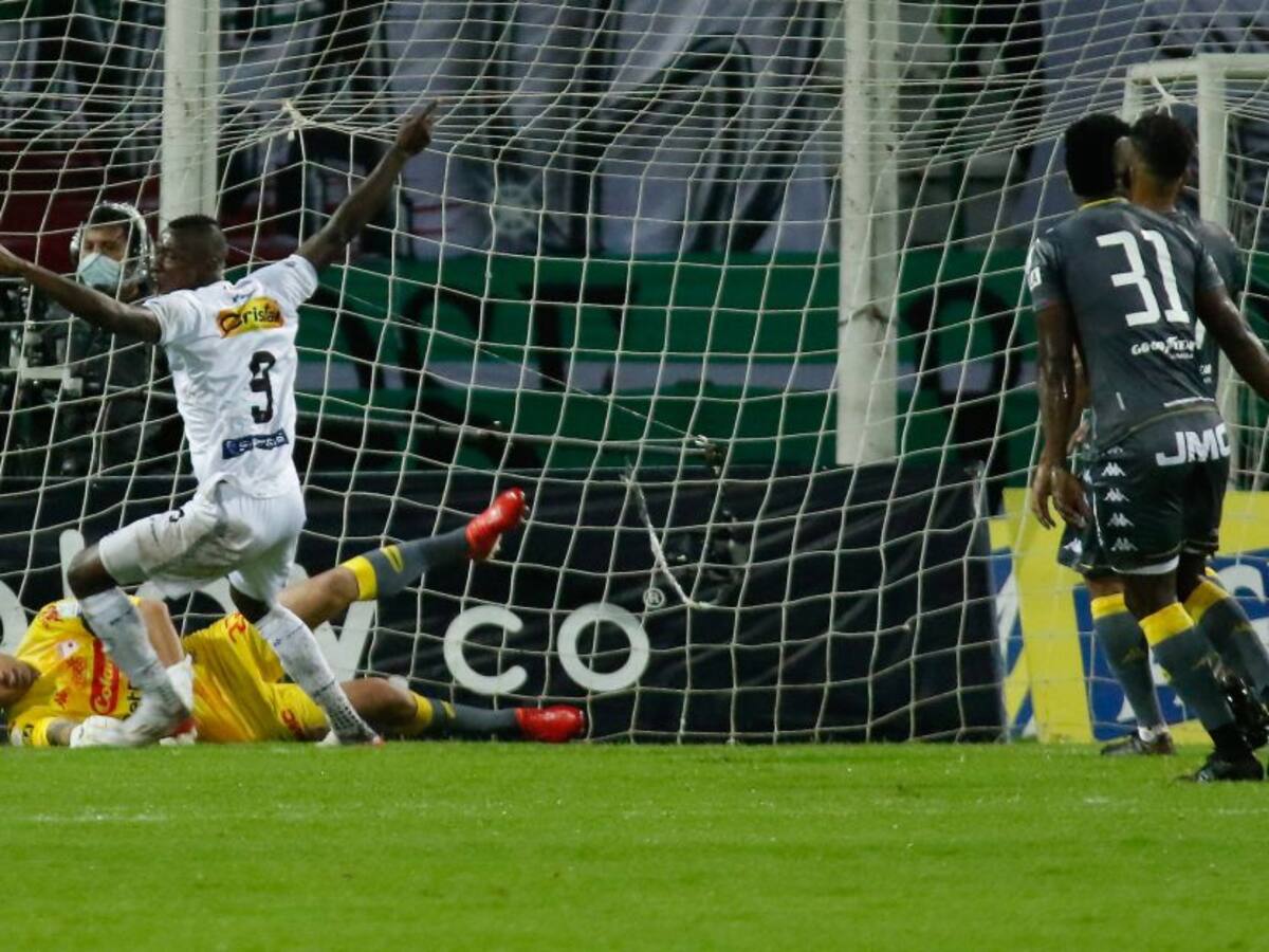 Once Caldas dejó al borde del precipicio a Santa Fe