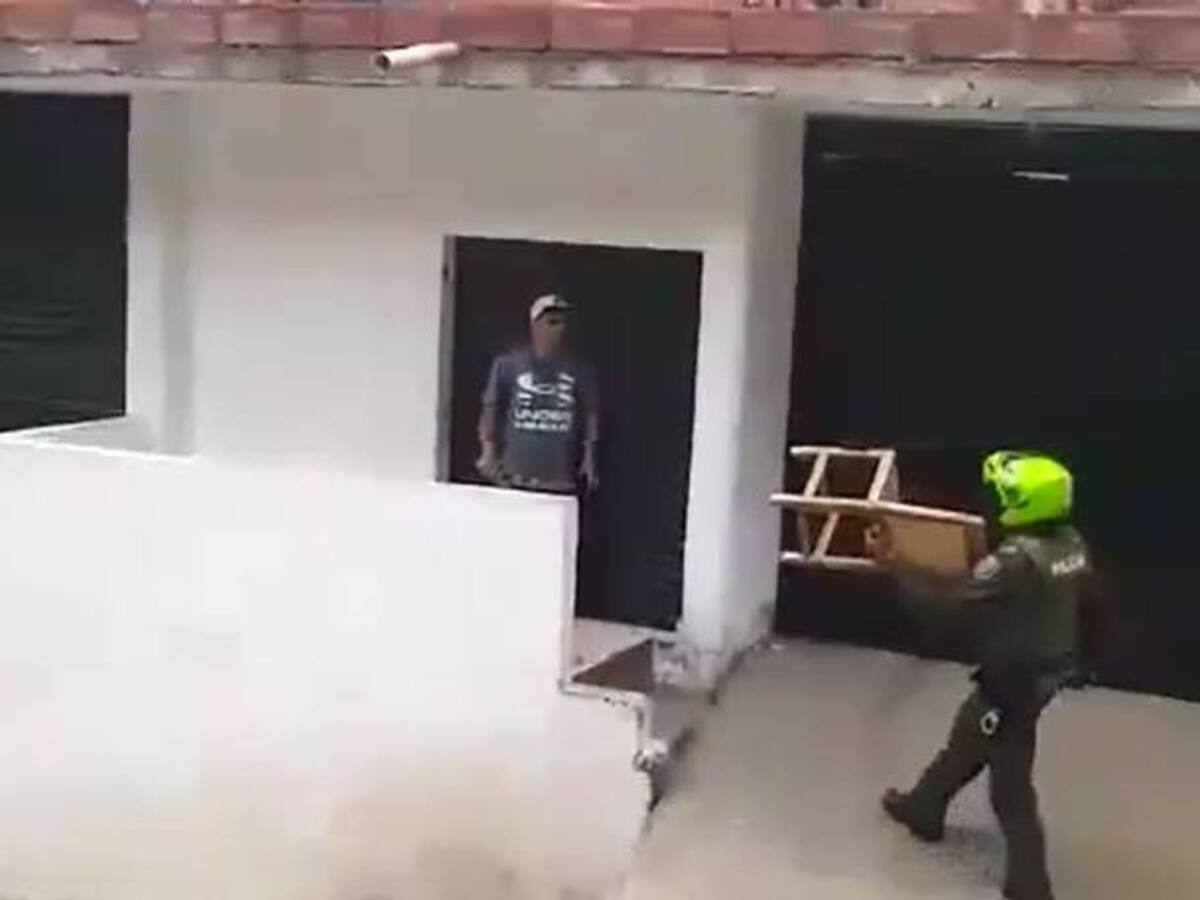 Durante riña un hombre desarmó a un policía e hirió a dos uniformados